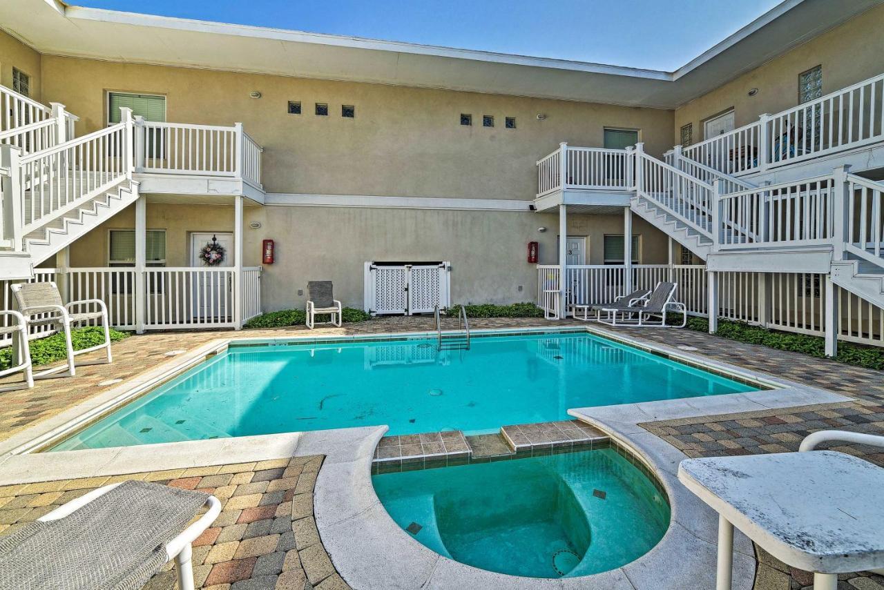 Modern Island Condo With Pool Steps To The Beach! South Padre Island Exterior photo