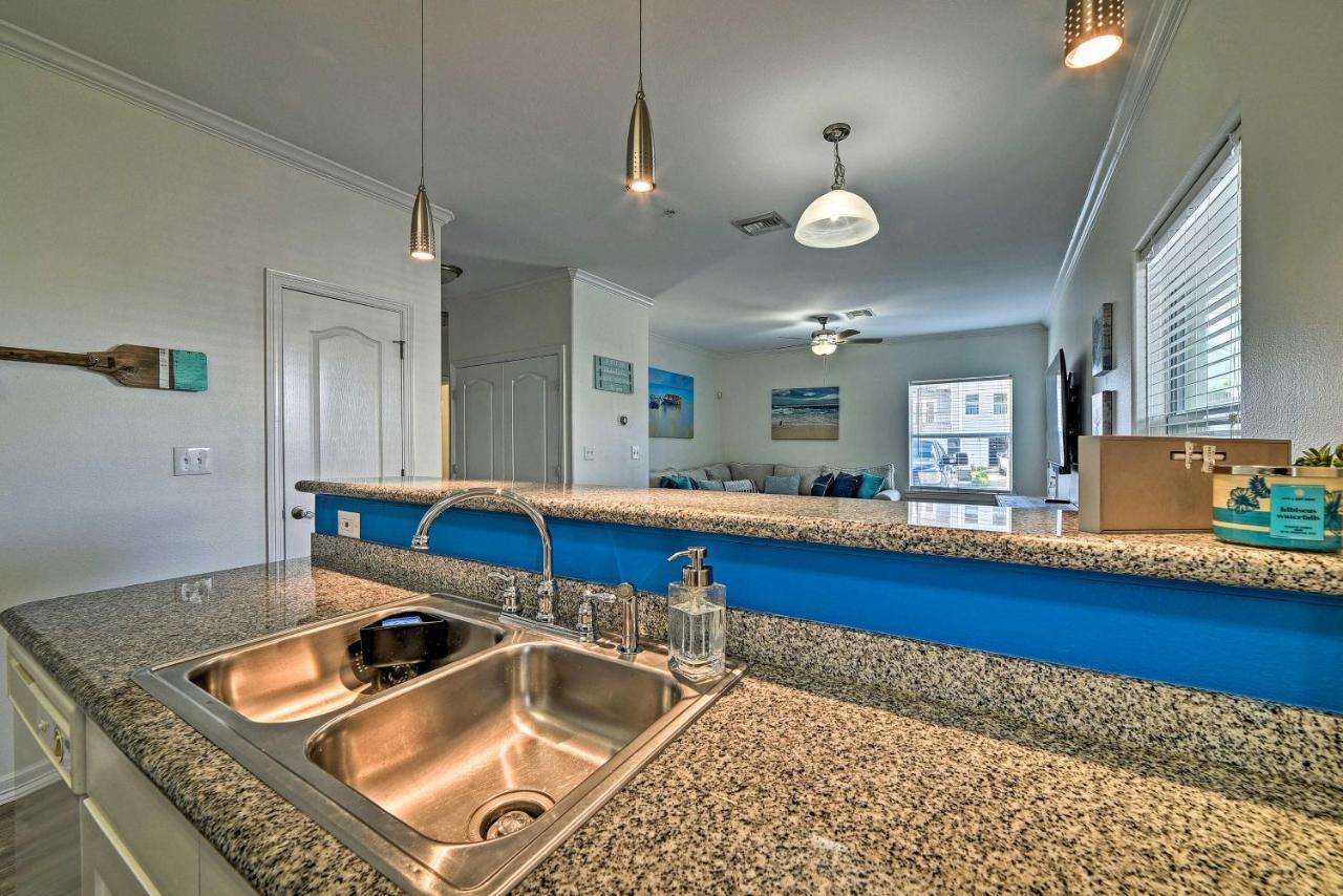 Modern Island Condo With Pool Steps To The Beach! South Padre Island Exterior photo